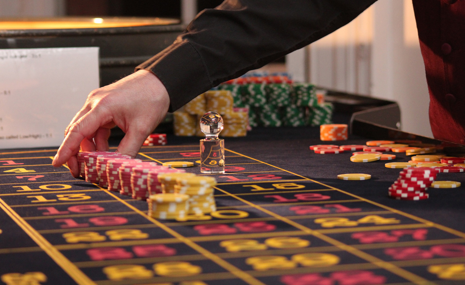 Missing the action at your local casino in old age? Try the best live casino games