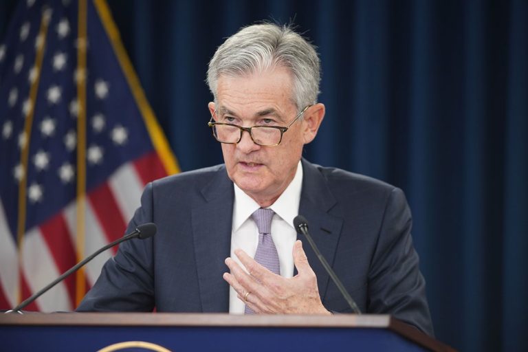 Fed Officials See Anemic Inflation Despite Trillion-Dollar Money Injections