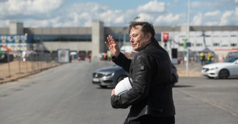Regulators are trying to get Musk to run his tweets by lawyers. It’s not working.