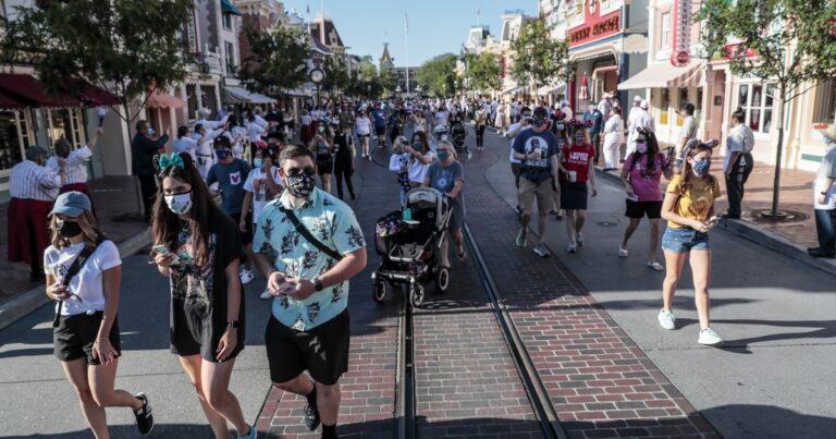 Wait times at Disneyland and Universal Studios are way down – Los Angeles Times