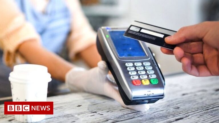 Shoppers start to use new £100 contactless payment limit – BBC News