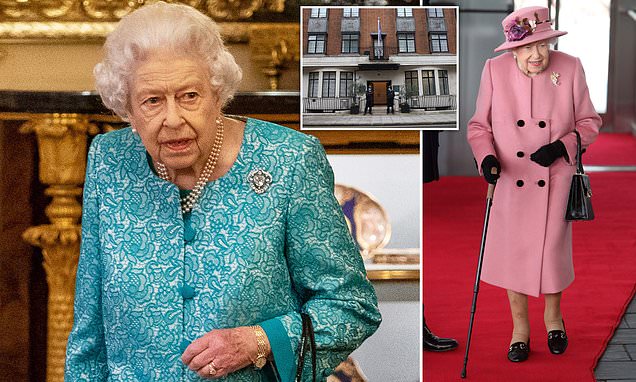 Queen, 95, ‘faces fight between her head and body’, says royal expert