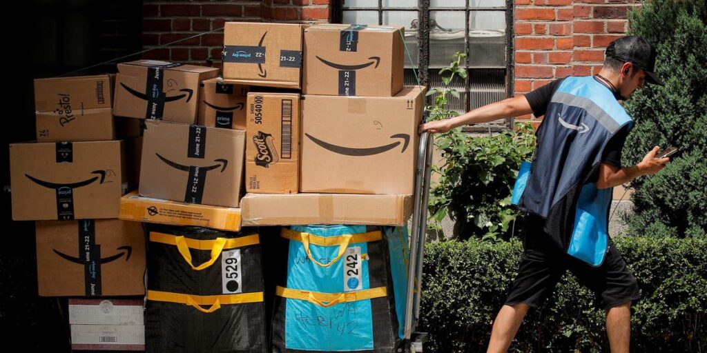 Amazon Makes Its Own Shipping Containers, Bypassing Delays