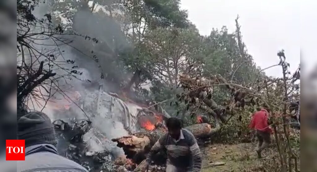 Bipin Rawat: Chopper carrying Army chief Bipin Rawat crashes near Ooty in Tamil Nadu | India News – Times of India