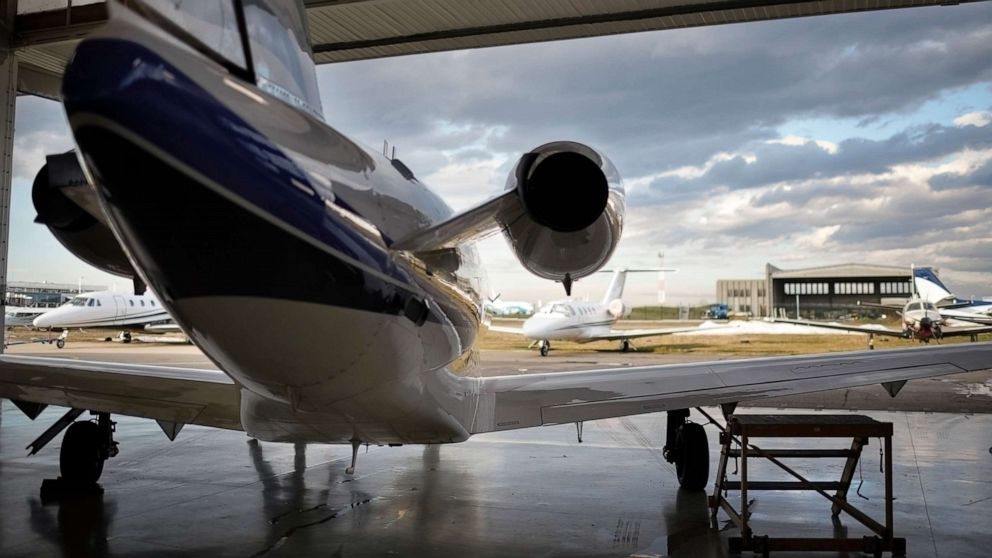 Private jet firms are soaring in popularity after big COVID-19 bailouts. Were they a ‘handout to the wealthy’? – ABC News