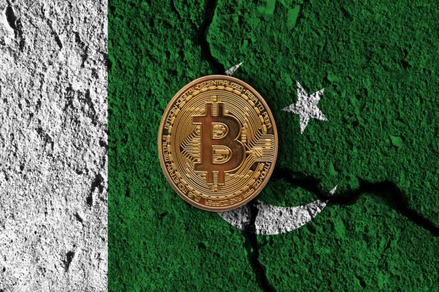 Pakistan Bans Cryptos and Begins Investigation into Binance
