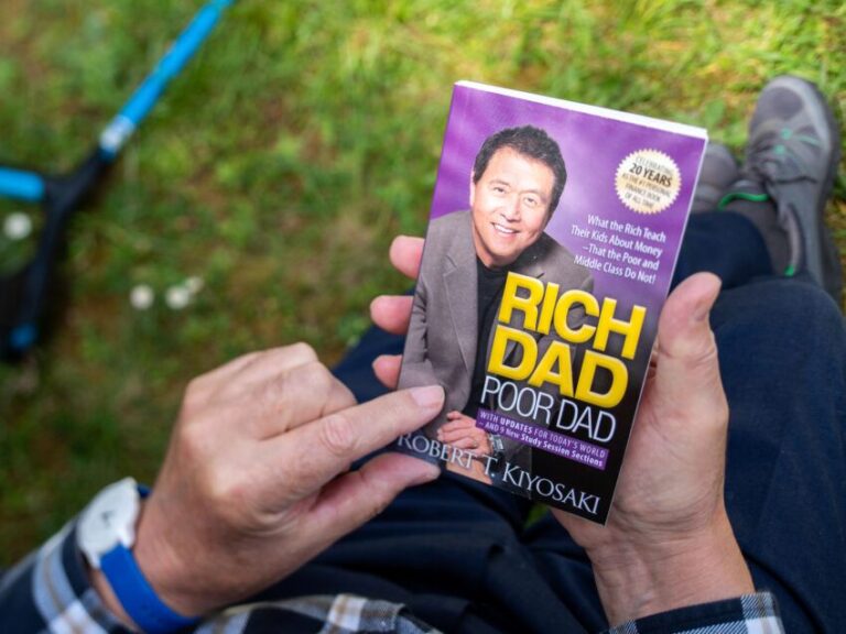 ‘Rich Dad Poor Dad’ Author Says Our Financial Institutions to Blame for Destroying U.S. Dollar