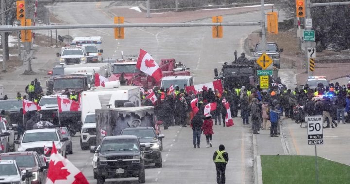 Police arrest some Ambassador Bridge protesters as blockade begins to clear | Globalnews.ca