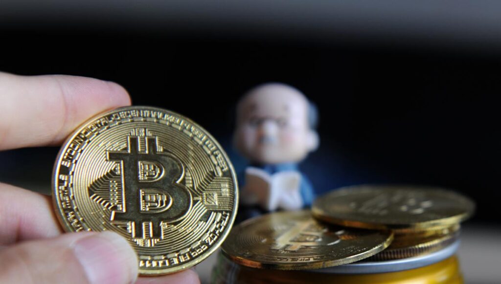 Russia-Ukraine crisis burnishes gold’s safe-haven shine as Bitcoin lags