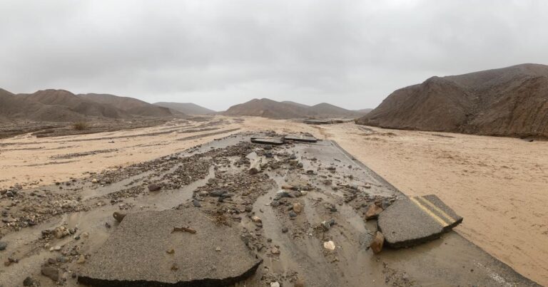 Flash flooding leaves hundreds stranded in Death Valley National Park – CBS News