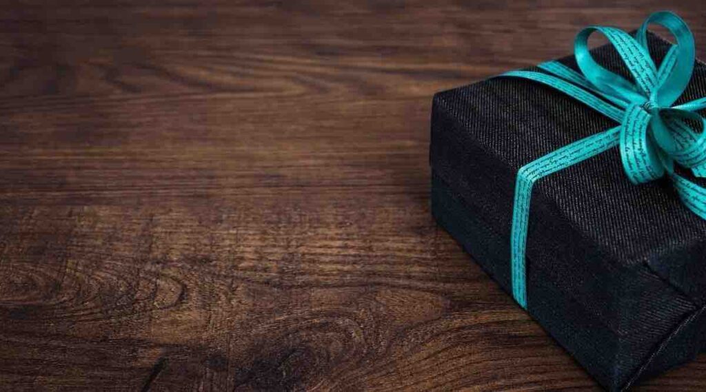 The Best Virtual Gift Ideas for Your Remote Employees and Coworkers