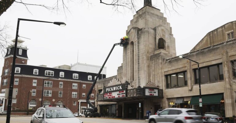 Park Ridge’s vintage Pickwick Theatre plans to close in January – Chicago Tribune
