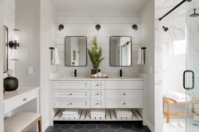8 Bathroom Features Homeowners Want Now (19 photos)