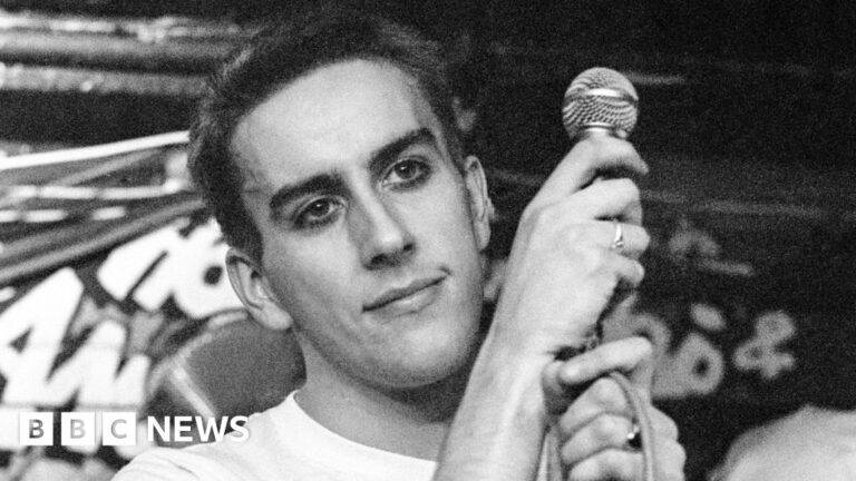 Terry Hall: Tributes to The Specials singer who was ‘one of the greats’ – BBC News