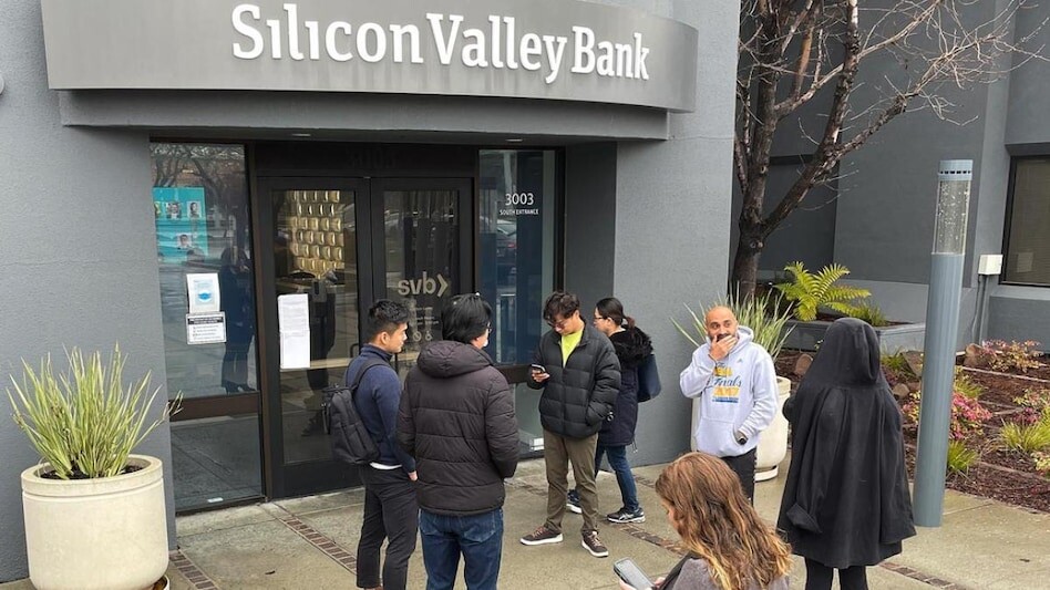 Silicon Valley Bank Collapses, Causes Concern Within Tech Industry, Roku Divulges its SVB Investments