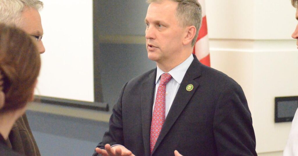 Casten talks Social Security, banking safety and more in first Orland town hall