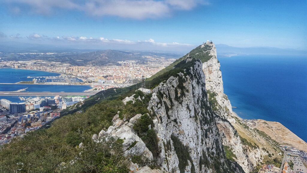 EXCLUSIVE: Ex-leaders, King’s Counsels and leaders of the opposition: the surprising Gibraltar figures who invested millions in fraudulent crypto exchange Globix
