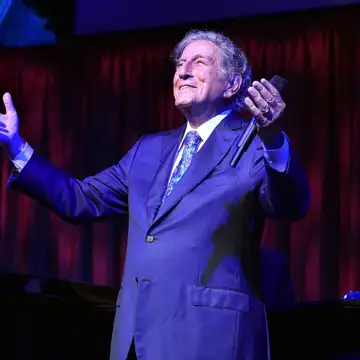 Tony Bennett, singing star with an enduring second act, dies at 96