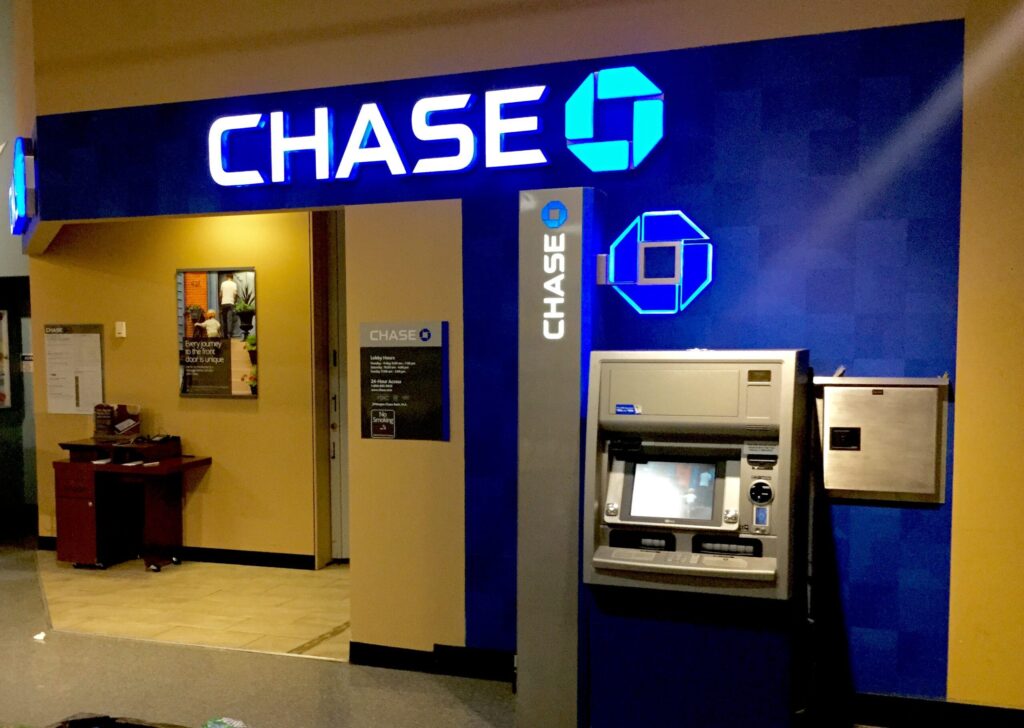 Chase Bank Suddenly Shuts Down Bank Accounts of Mercola Market and its Employees With No Explanation – Owner Blames Political Motivation
