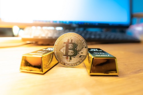 Bitcoin’s correlation with gold sinks to two-year low, a warning for investors