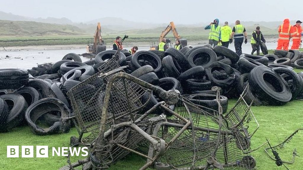 Ogmore: 2,000 tyres, 100 trolleys and fridge fished out of river