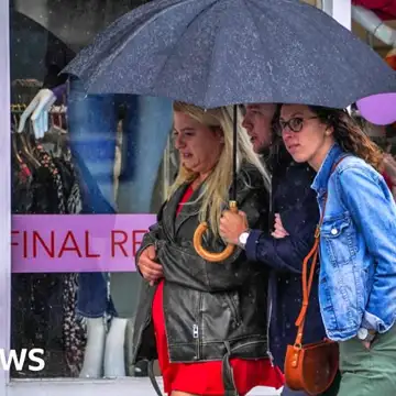 Wet weather in July dampens UK economy