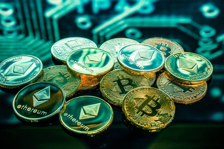 Bitcoin, Ethereum, Dogecoin Continue To Spike Amid Post-FOMC Cheer: Analyst Says Over $20B Capital Flowing Into BTC, ETH Today – Benzinga