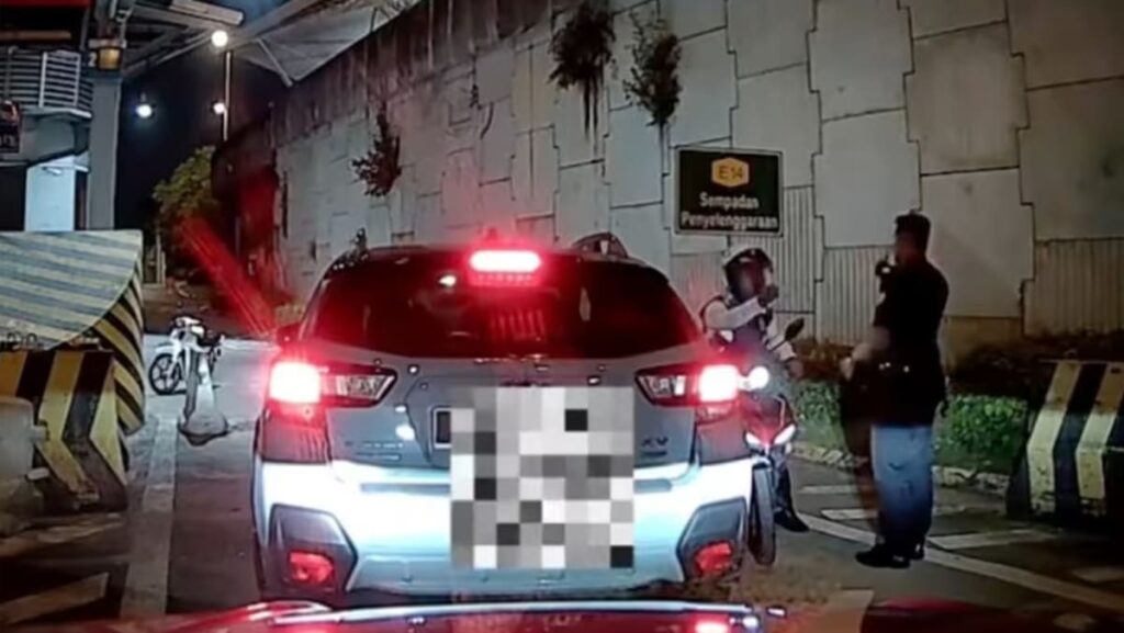 Malaysian police probe officers accused of extorting 2 drivers of Singapore-registered cars at JB checkpoint